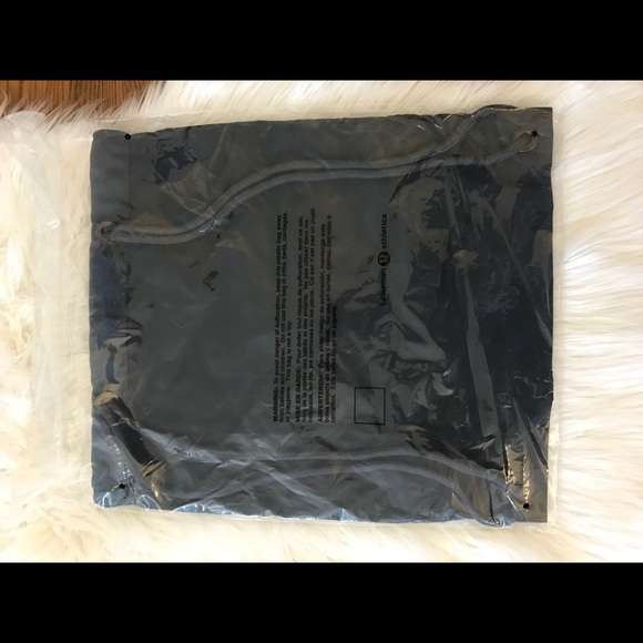 Lululemon Go Lightly Cinch Bag in Jaded Navy Blue - Picture 7 of 7